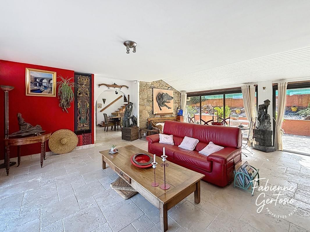 LE BEAUSSET LE BEAUSSET ! Maison d'architecte de 204m2 avec vue panoramique 2