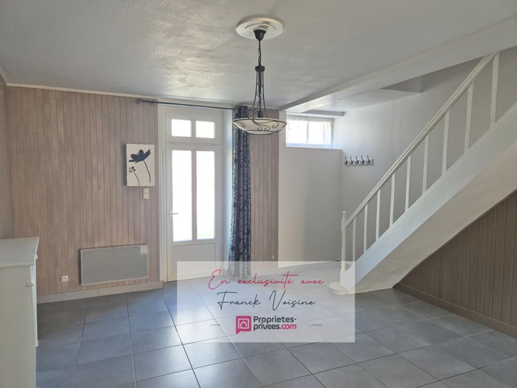 LES HERBIERS A VENDRE en Exclusivité aux Herbiers, Maison de ville de 65 m2 avec 2 chambres et cour fermée 4