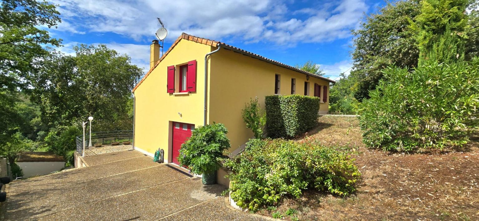 COULOUNIEIX-CHAMIERS Maison individuelle de type 5, sur un terrain clos et arboré de 1316 m² 2