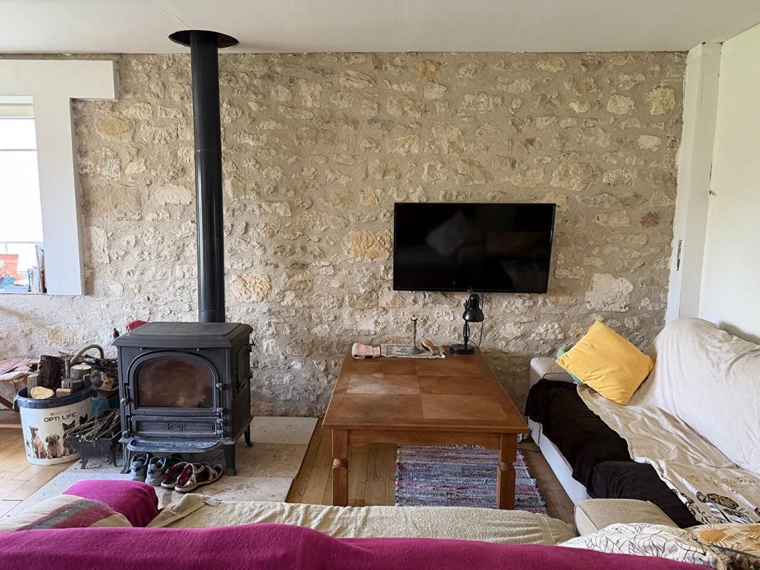 DEVILLAC Ensemble authentique avec caractère, espace et potentiel ? au calme 3