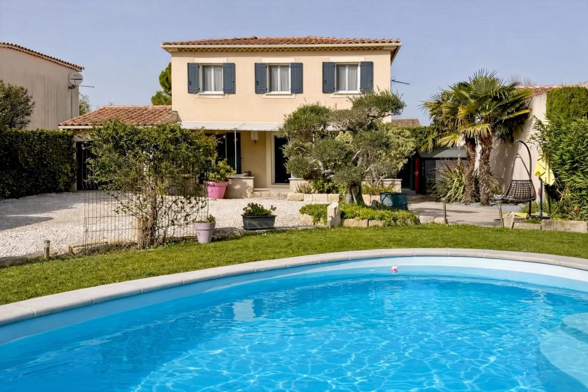 GRAVESON À VENDRE MAISON À GRAVESON - CENTRE VILLE AVEC PISCINE 2