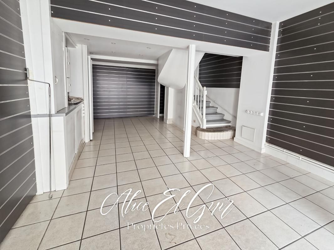 Carcassonne - Immeuble 1 commerce et 2 studios