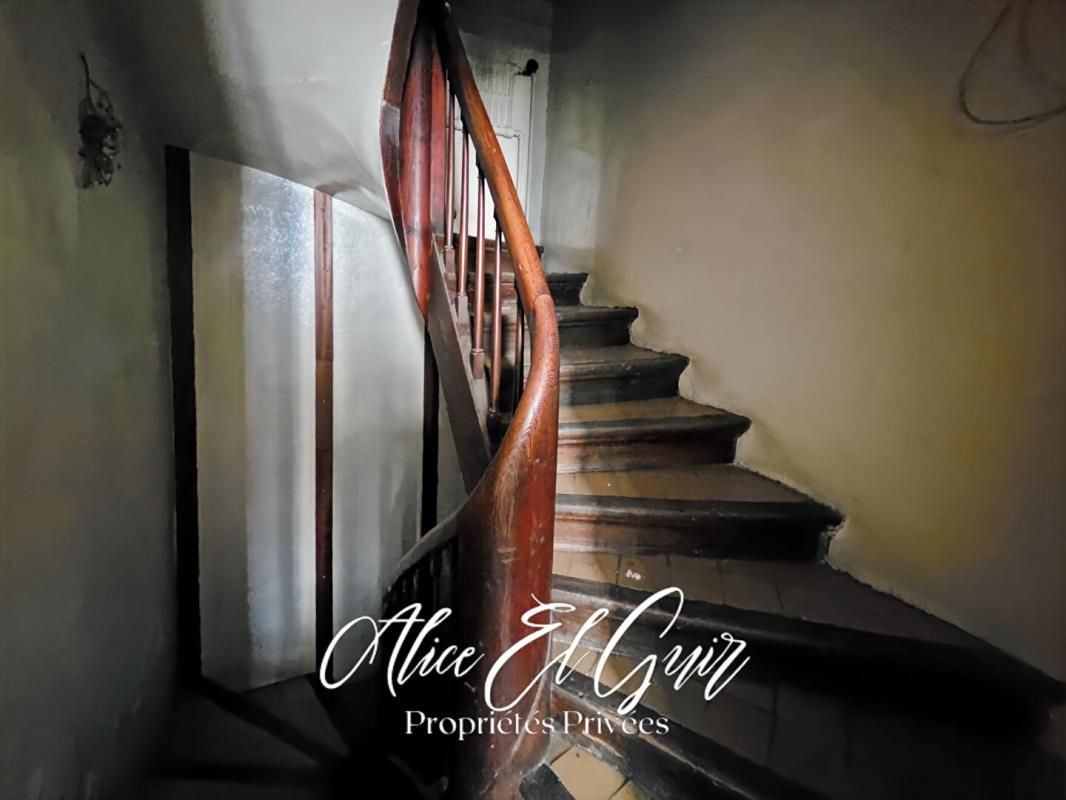 CARCASSONNE Carcassonne - Immeuble 1 commerce et 2 studios 3