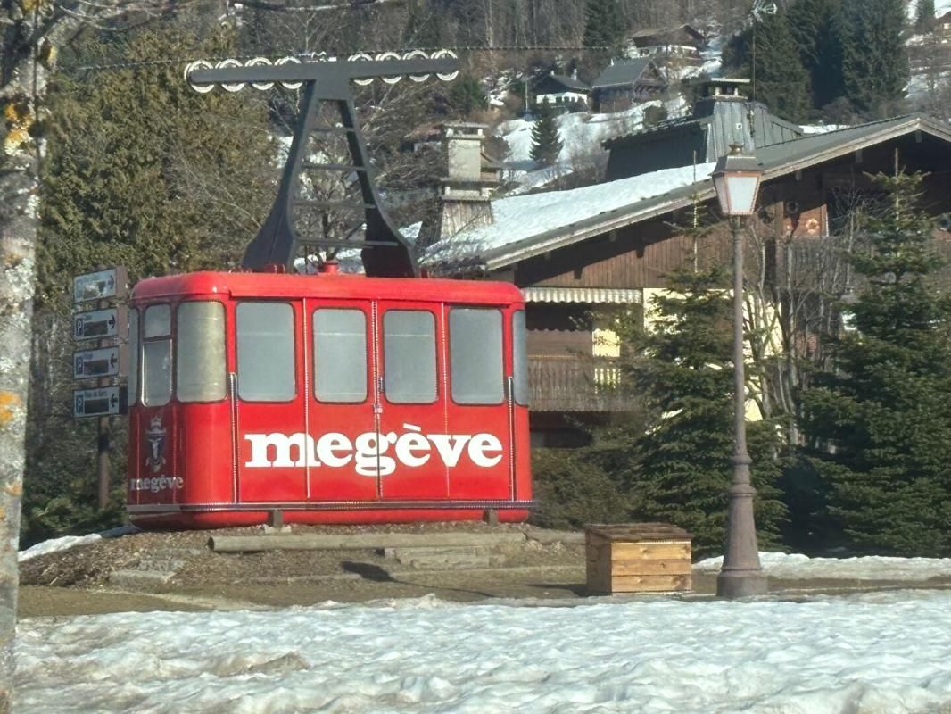 MEGEVE MEGEVE Centre- Local /Bureaux 180M2 Parkings 2