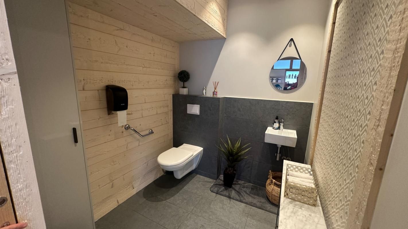 MEGEVE MEGEVE Centre- Local /Bureaux 180M2 Parkings 4