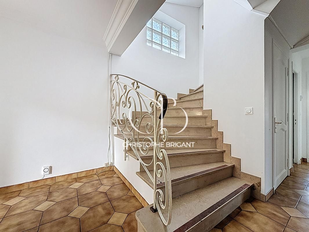 VILLEJUIF Maison Villejuif 10 pièce(s) 240 m2 2