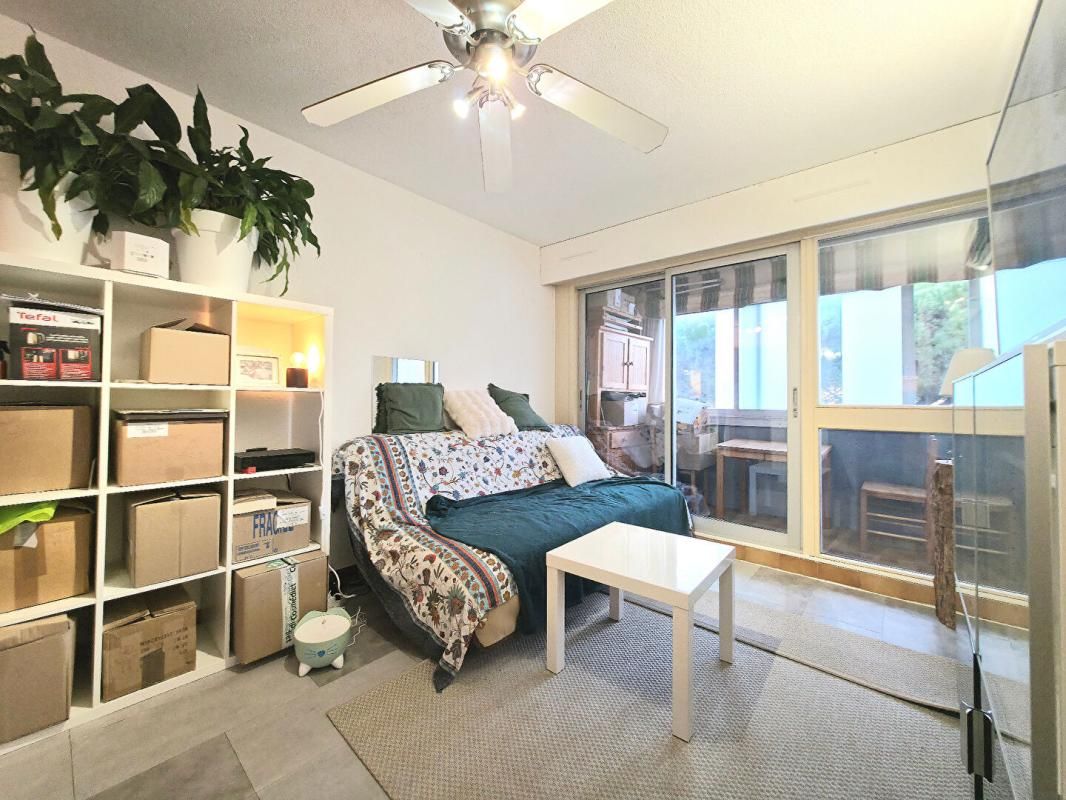 LE LAVANDOU Charmant  2 pièces à 3 minutes de la mer Idéal pied-à-terre ou investissement 28 m2 1