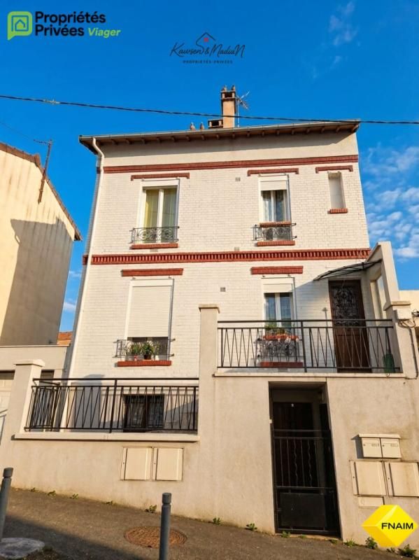VIAGER OCCUPE Immeuble avec 2 Appartements parking et cour