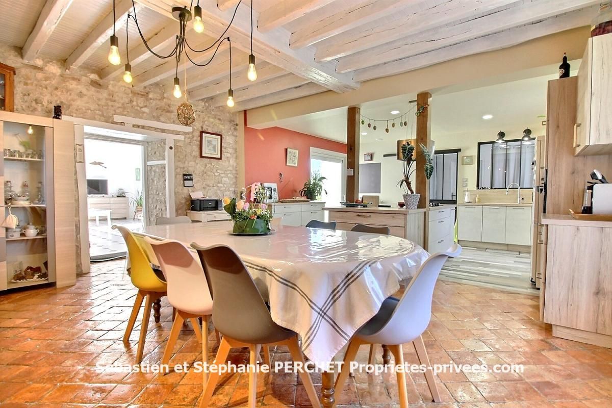 TERMINIERS Maison de village 3 chambres 150 m2 3