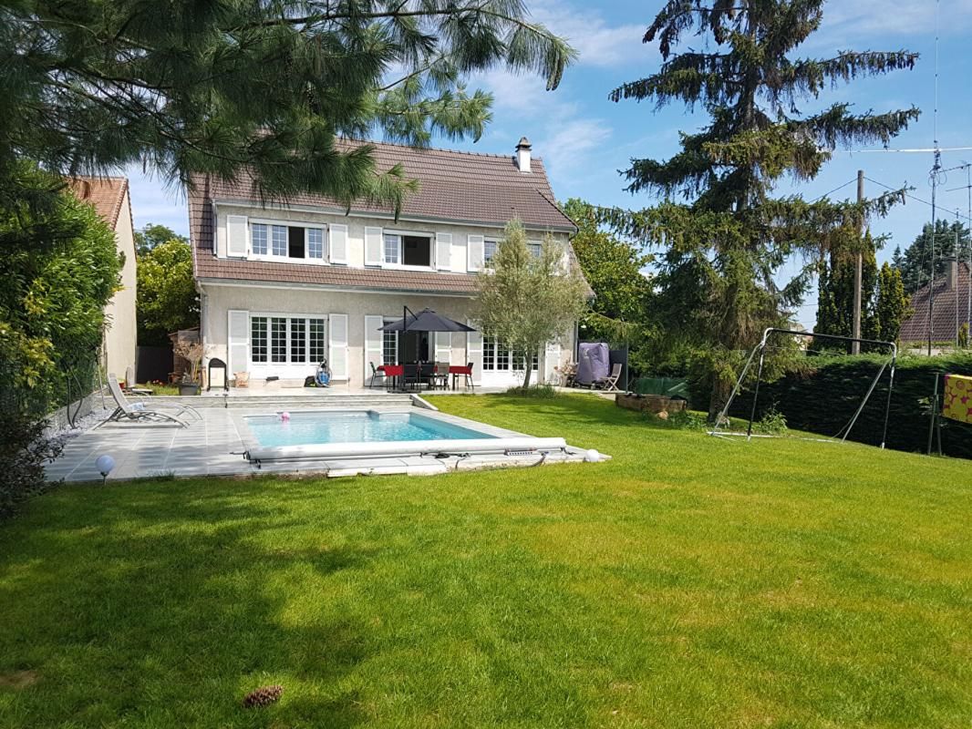 YERRES Yerres , Propriété de standing 205 m² , Piscine chauffée , Secteur recherché 1