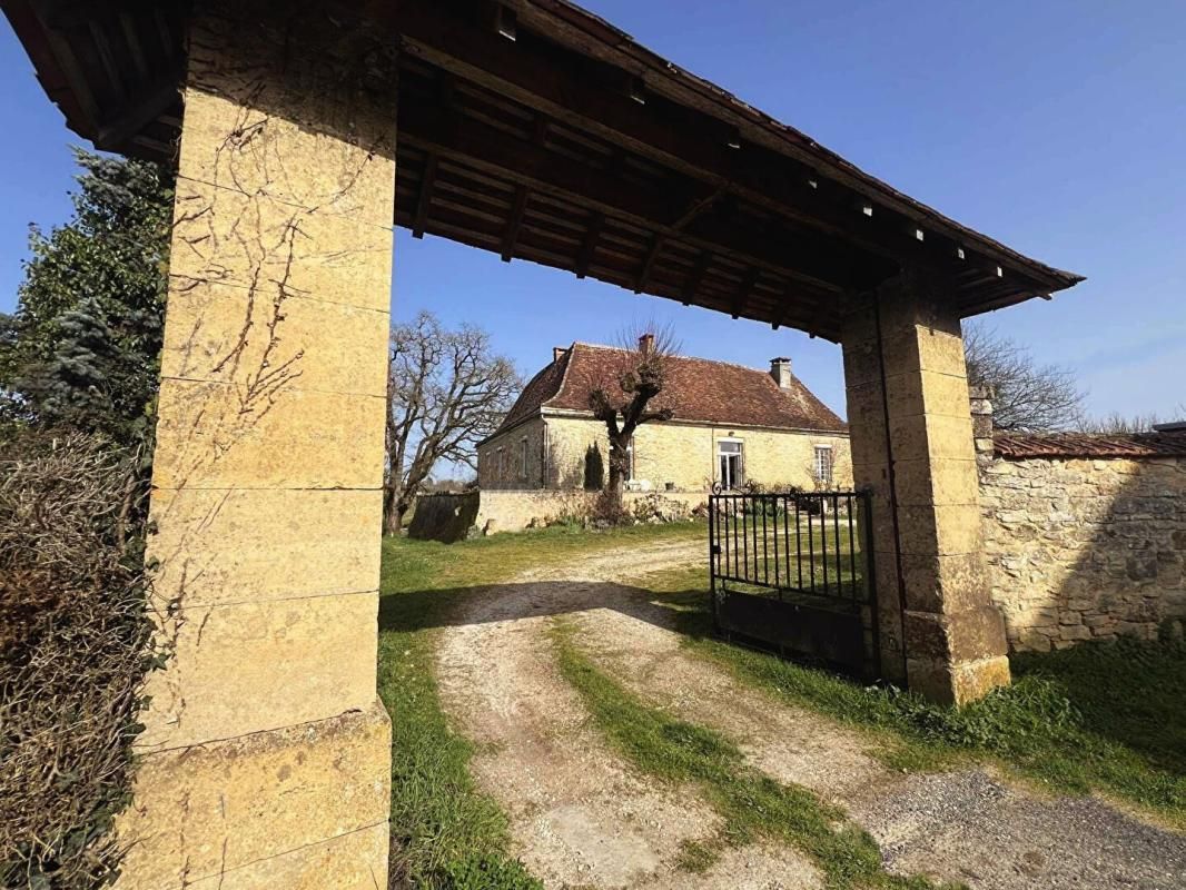 SAINT-GERMAIN-DES-PRES Maison Saint Germain Des Pres 12 pièce(s) 300 m2 1