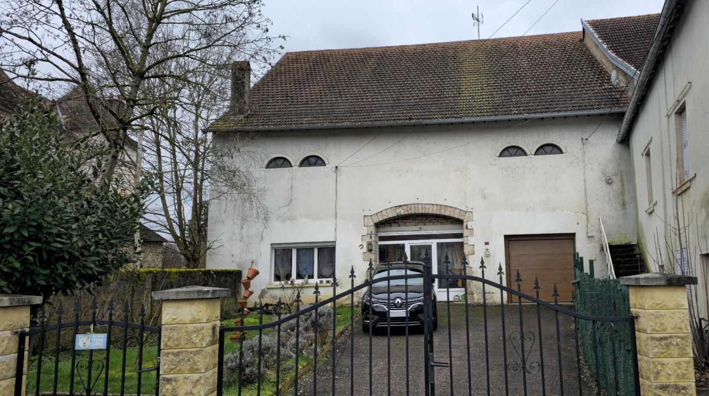 FRASNE-LE-CHATEAU ?Maison en pierre 146m² rénovée situé à Frasne-le-Château 1