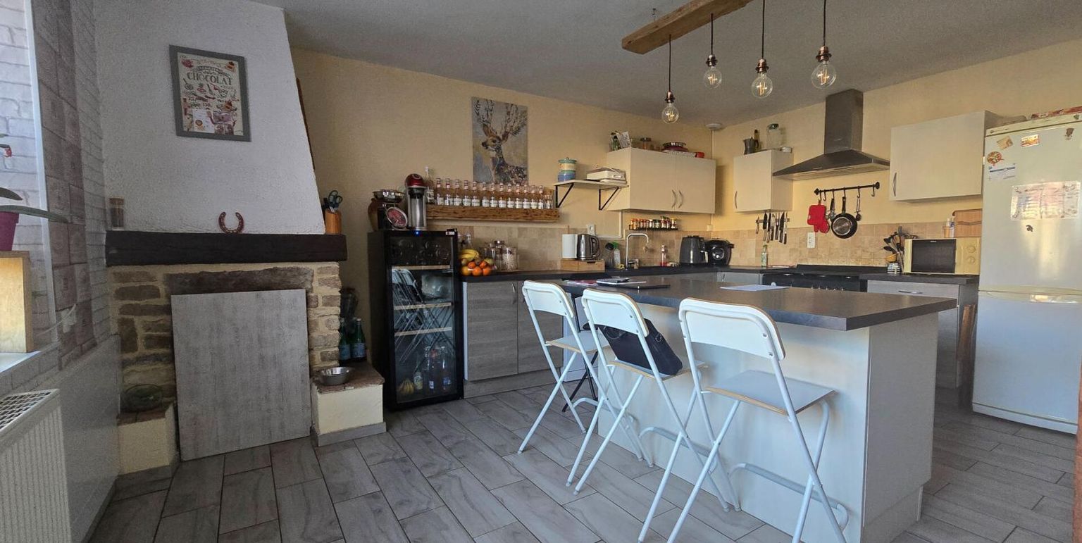 FRASNE-LE-CHATEAU ?Maison en pierre 146m² rénovée situé à Frasne-le-Château 2