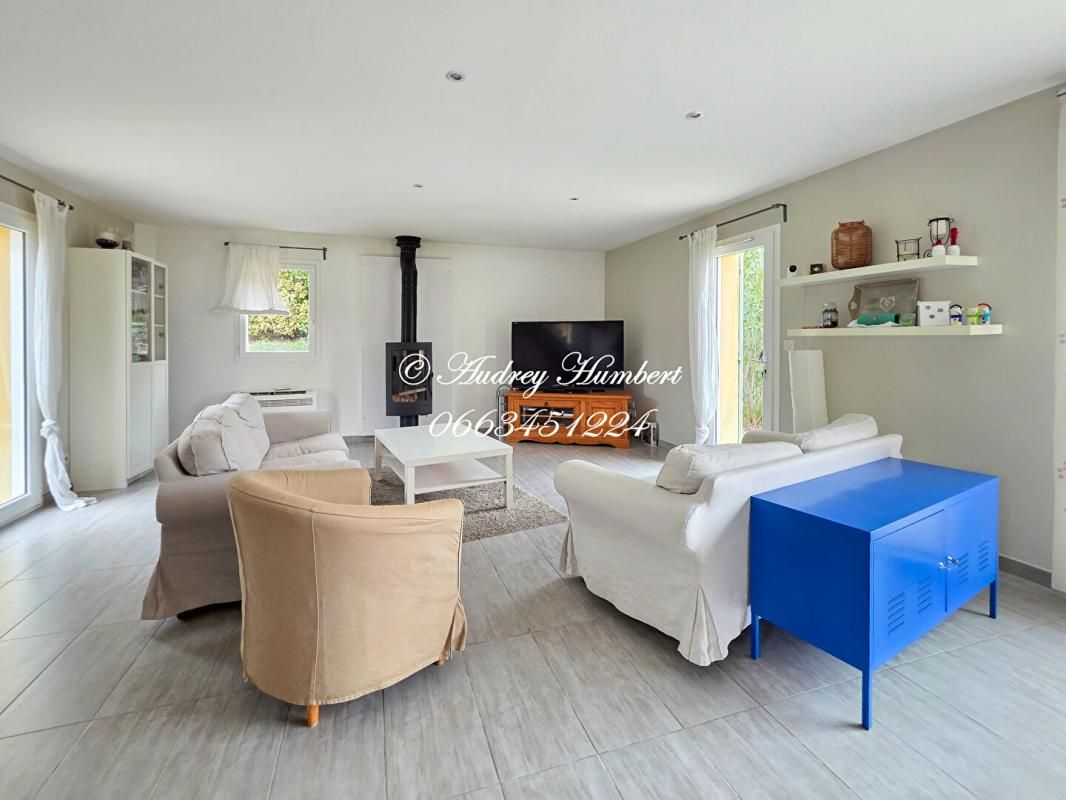 PIERREVERT PIERREVERT, superbe VILLA T6,  récente et confortable de 147 m²  sur 1000 m² de jardin arborés avec piscine 4