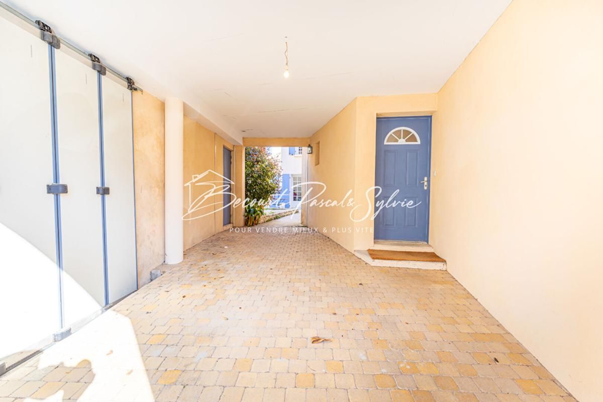 SAINT-SATURNIN-LES-AVIGNON Exclusivité - Maison de village de charme avec cour intérieure de 95 m² et garage 2