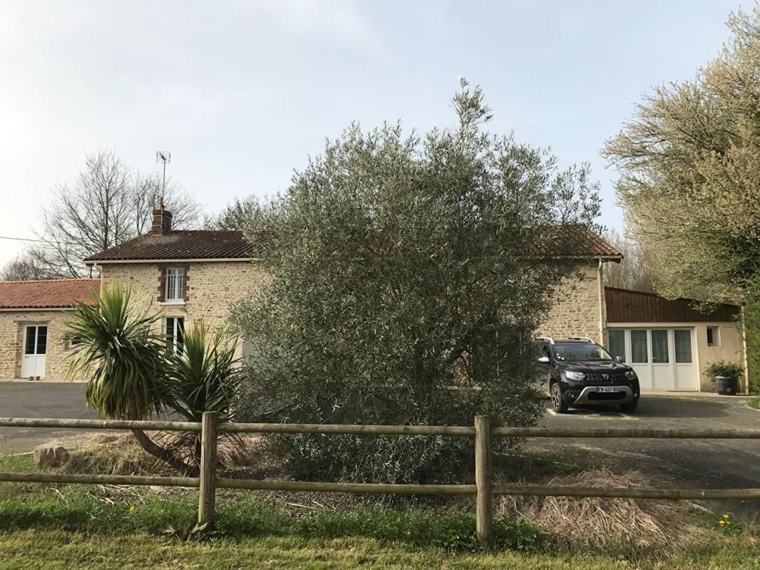 LA CAILLERE-SAINT-HILAIRE Maison 8 chambres sur 2846 m² de terrain 4