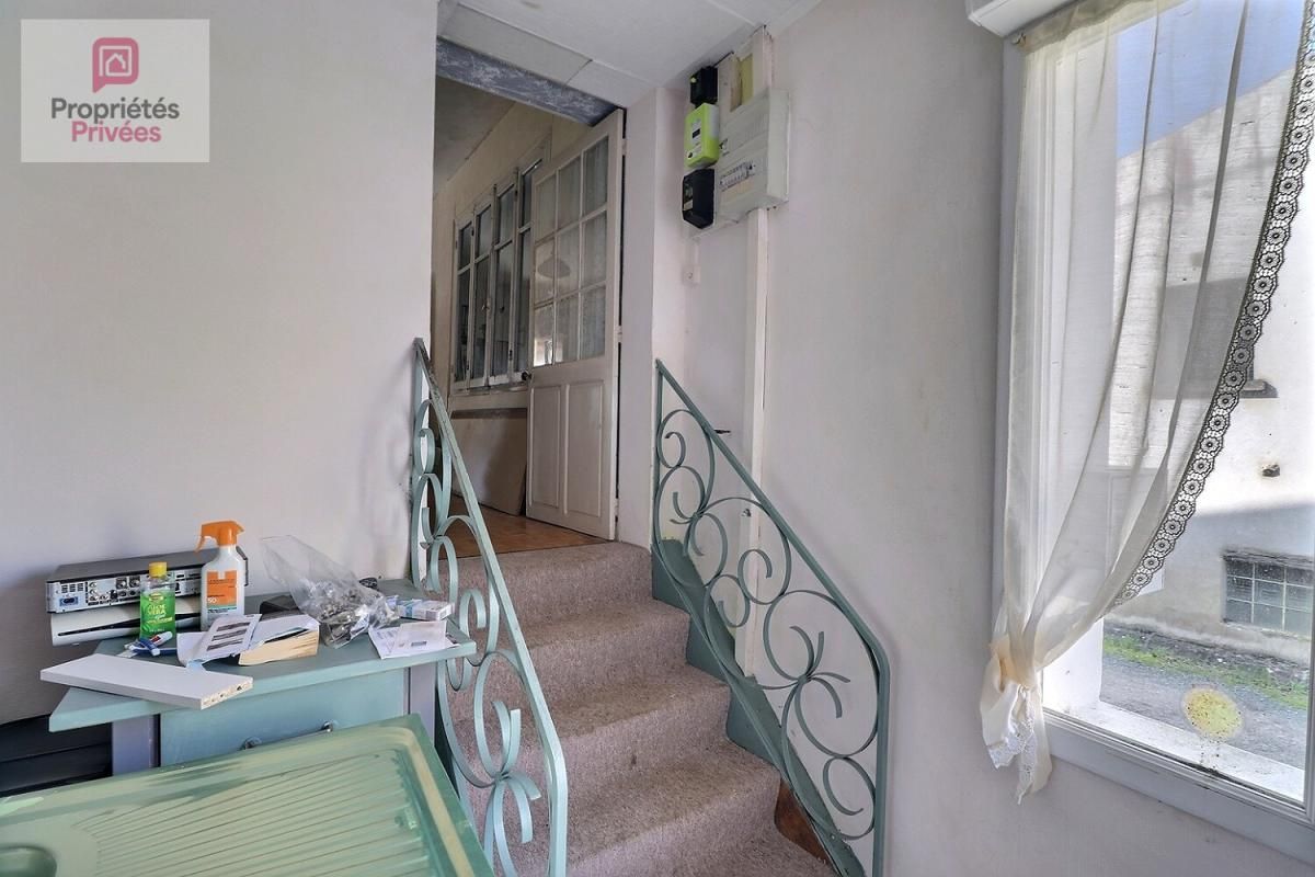 DAMPIERRE-SUR-BOUTONNE Maison de bourg mitoyenne à rénover sur 2 niveaux avec cave 4