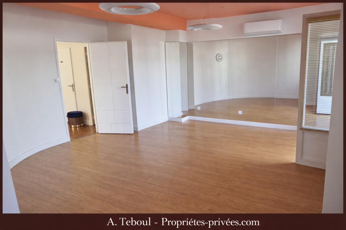 VILLEURBANNE VILLEURBANNE - Gratt'e Ciel Nord - Maison de ville d'environ 180m² habitables - usage mixe possible 3