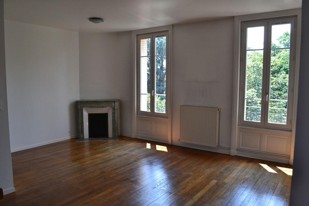 ROANNE ROANNE  -  APPARTEMENT T4  Hausmmanien 1