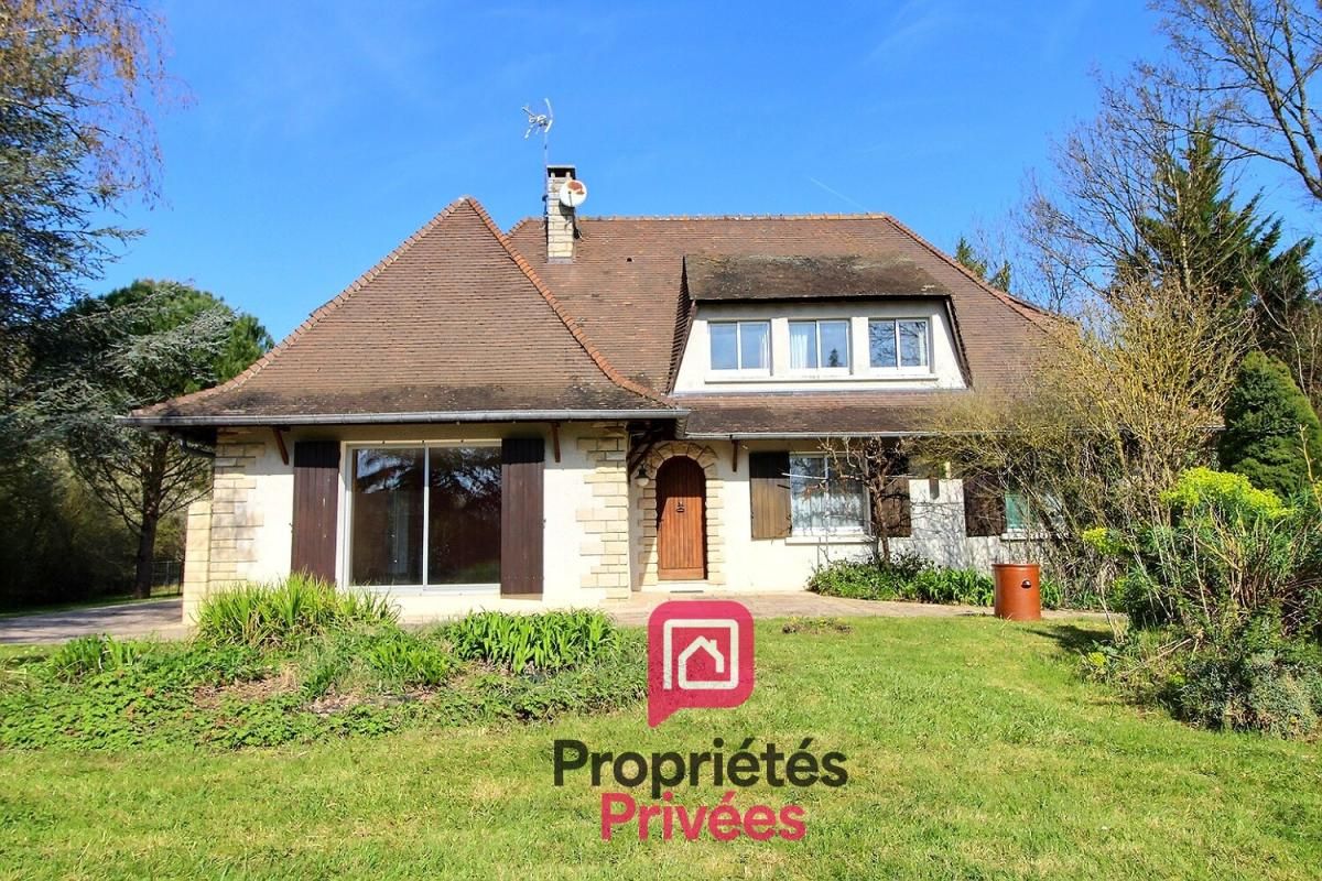 VIMORY 1h15 de PARIS Accès rapide Autoroute A77 et 5 mn de tous commerces - SPACIEUSE MAISON d'environ 200 m2, SOUS-SOL, GARAGE INDEPENDANT, TERRAIN ARBORÉ 6500 m2 ENV; 1