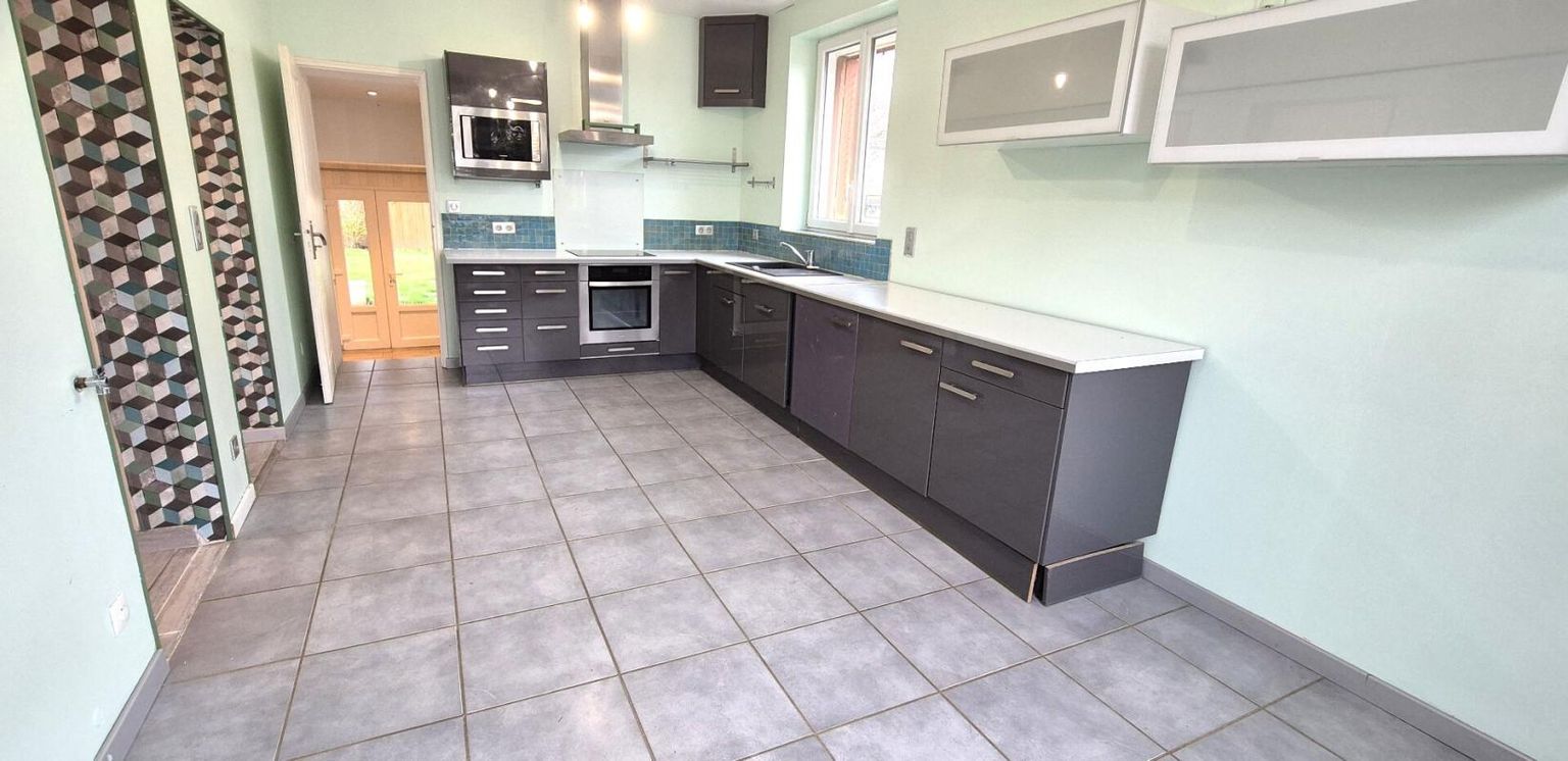 SAINT-DIZIER Belle Maison Individuelle en Pierre et de Caractère de 112 m² à Rafraîchir avec ses Cours, Terrasses, Piscine hors-sol chauffée, son Chalet de 12 m² et son Terrain clos et arboré de 506 m² 3