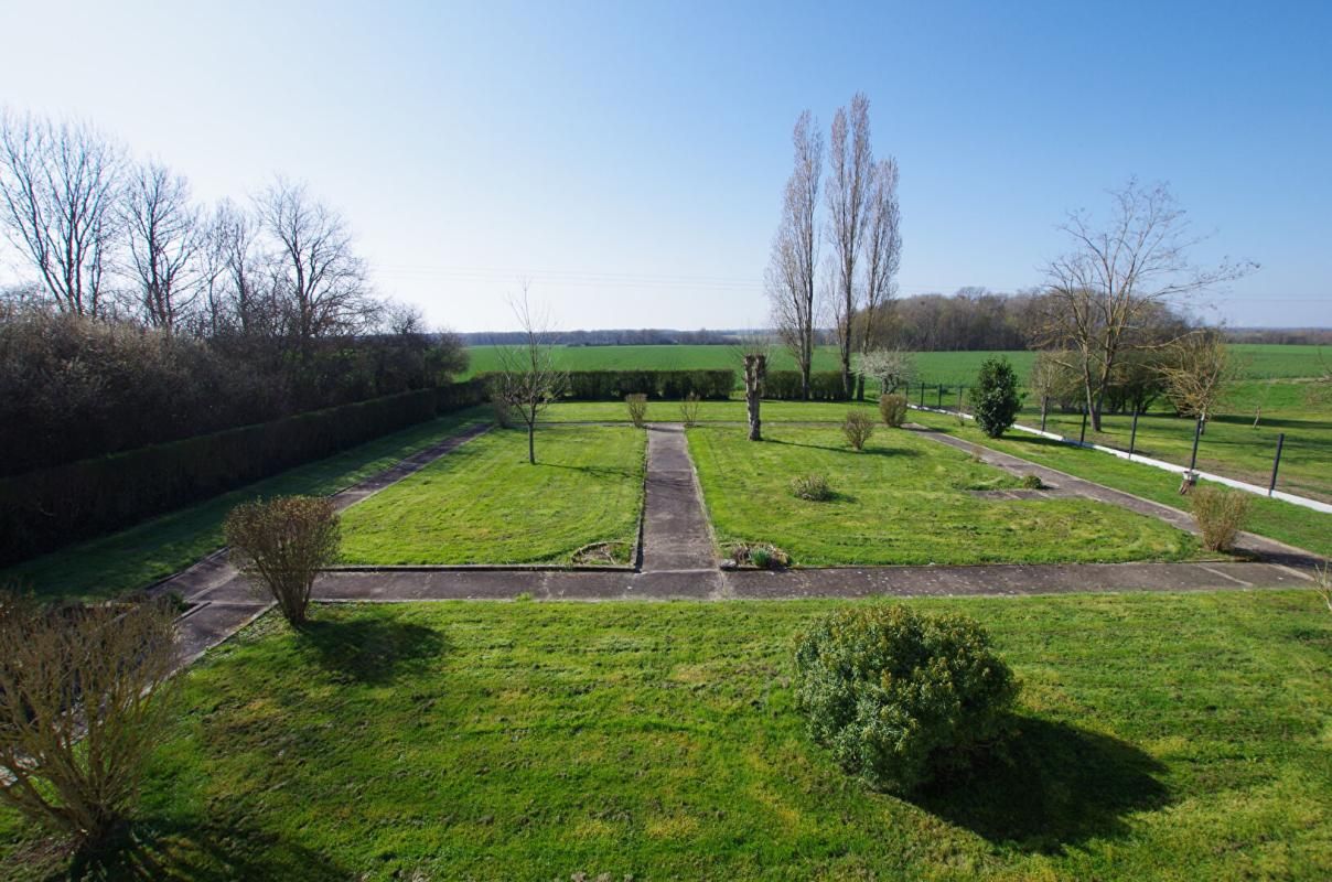 AILLANT-SUR-MILLERON Aillant Sur Milleron. Maison avec sous-sol total et grand terrain 3