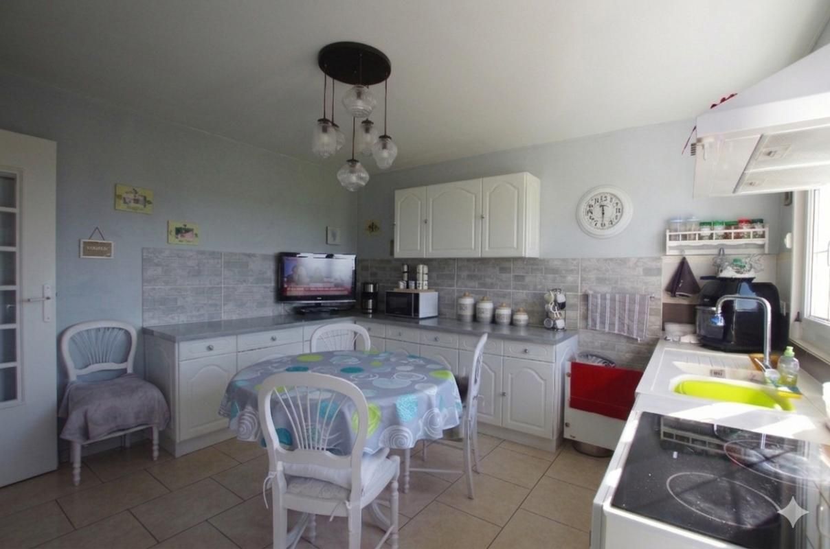 AILLANT-SUR-MILLERON Aillant Sur Milleron. Maison avec sous-sol total et grand terrain 4