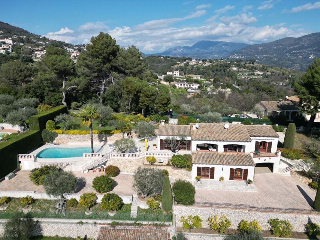 CARROS Nouvelle EXCLUSIVITE - VILLA DE CHARME AVEC PISCINE  - Terrain d'environ 2000 m2 - Calme absolu - proche Gattieres et Vence 2