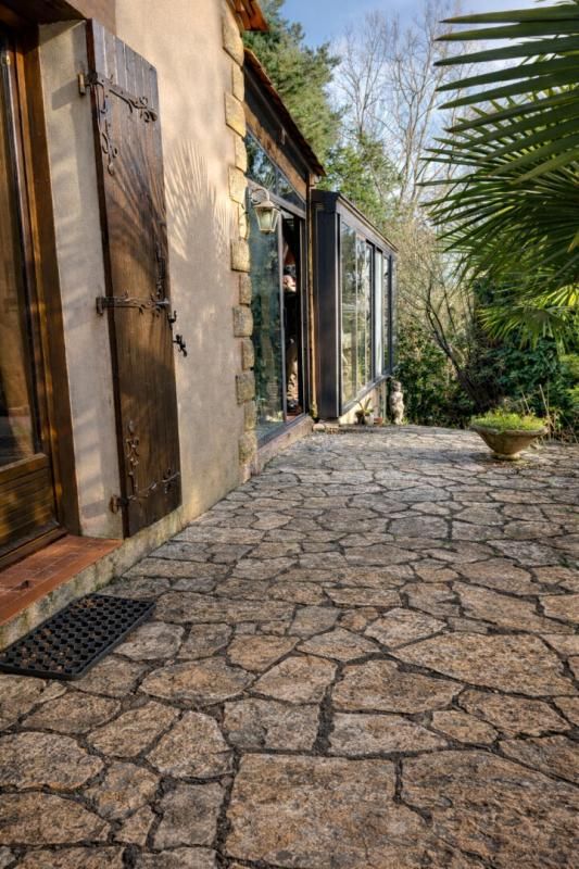 NOTRE-DAME-DE-SANILHAC Maison 8 pièces 180 m2, parc de 8700 M2 avec dépendances 2