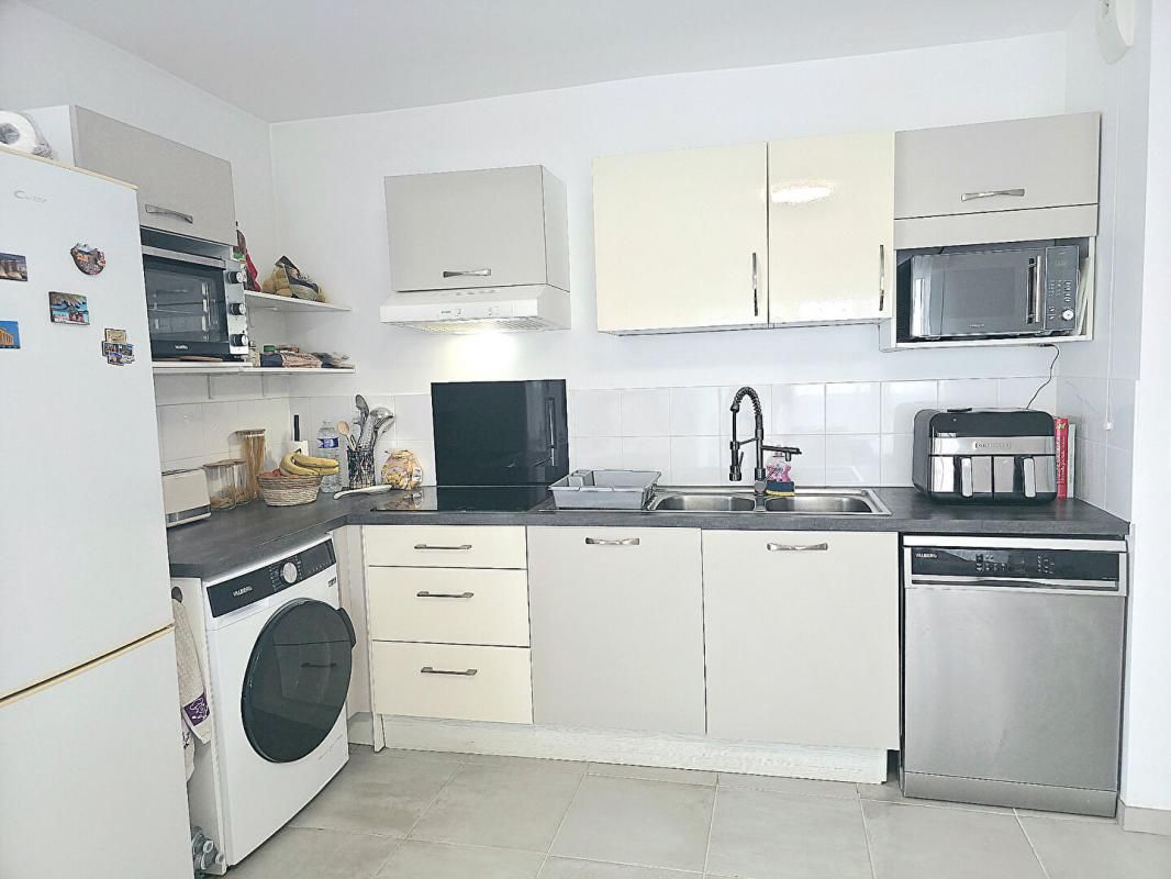 LE LAVANDOU Superbe 3 pièces moderne avec grande terrasse, piscine et parkings ? à 10 minutes de la mer 4