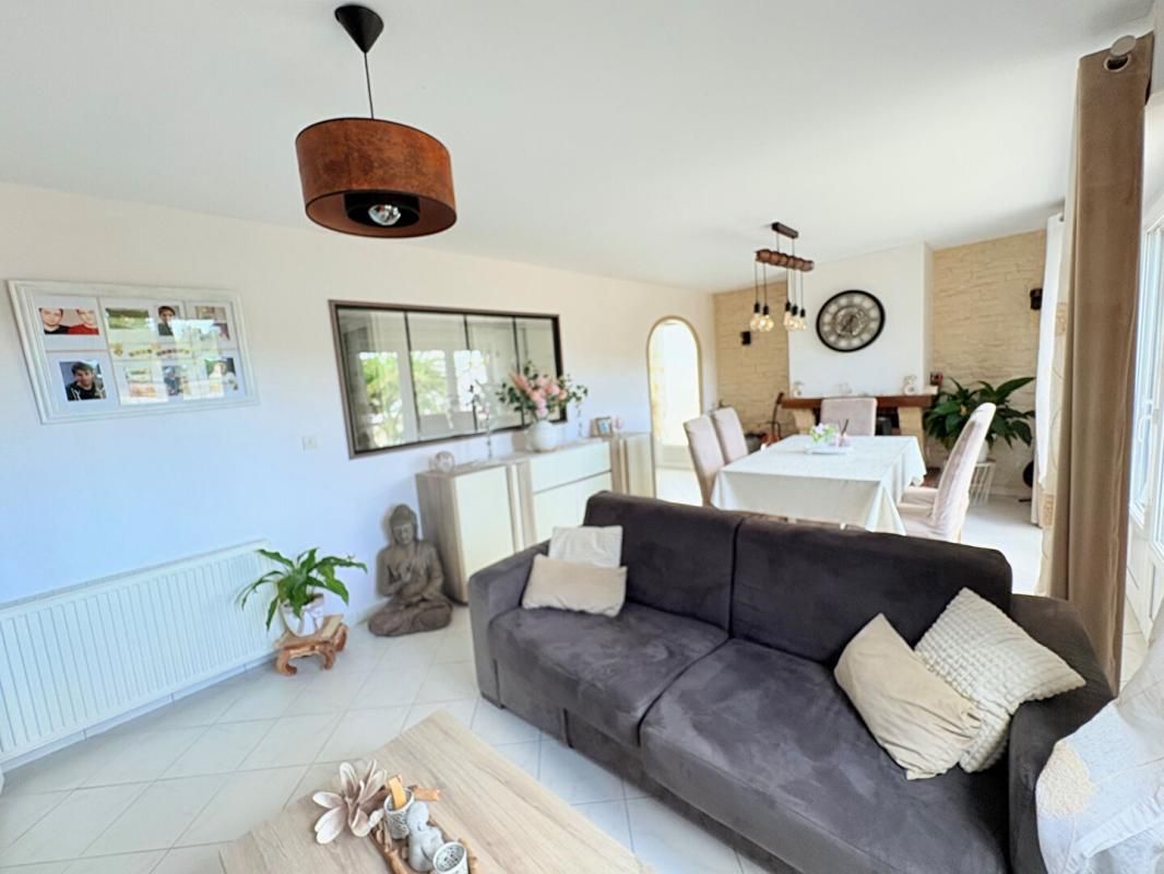 SAINTES EXCLUSIVITE Maison de plain pied 98 m2 3 chambres dans le centre de CHERAC 17610 3