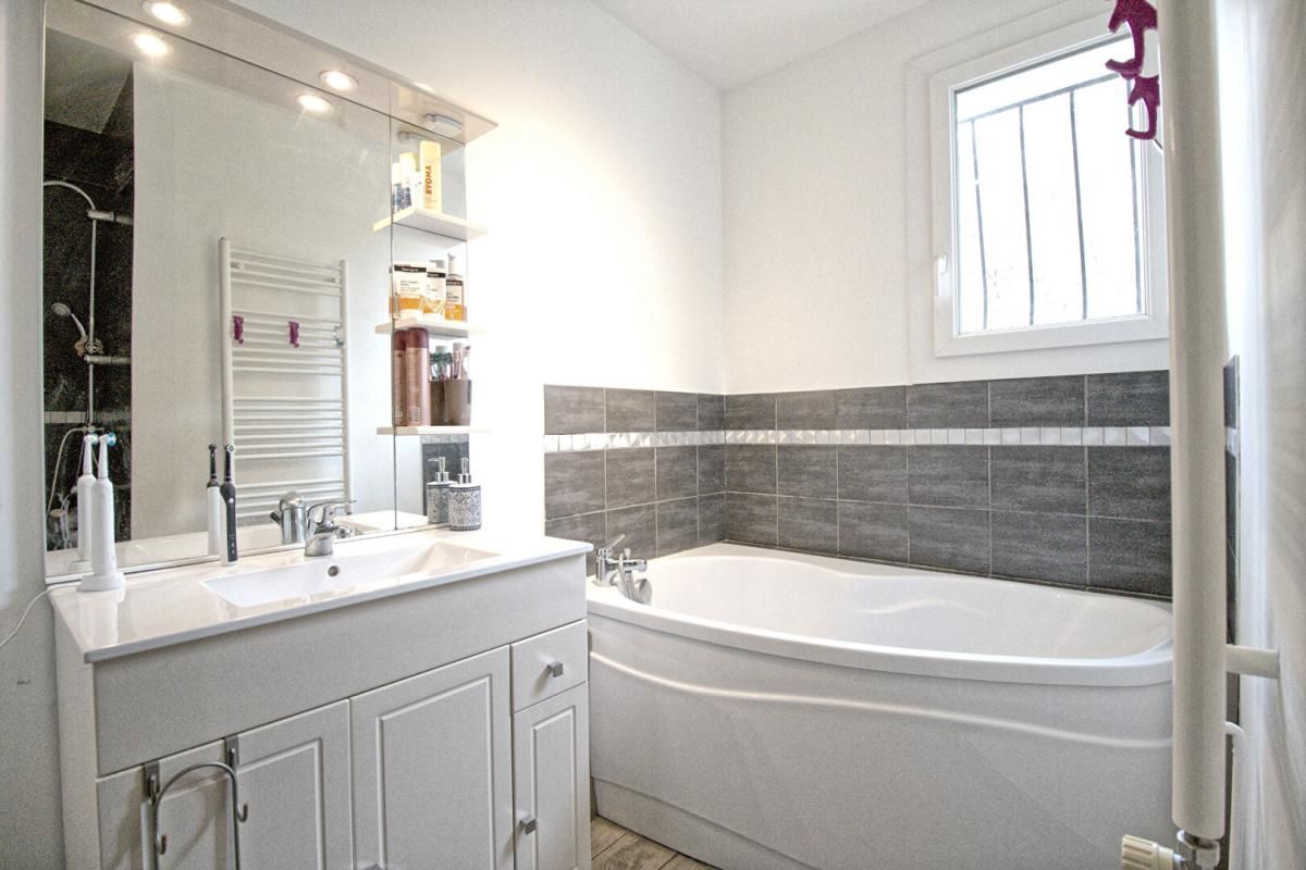 AVRILLE MAISON RENOVEE AU PARC DE LA HAYE A AVRILLE 4