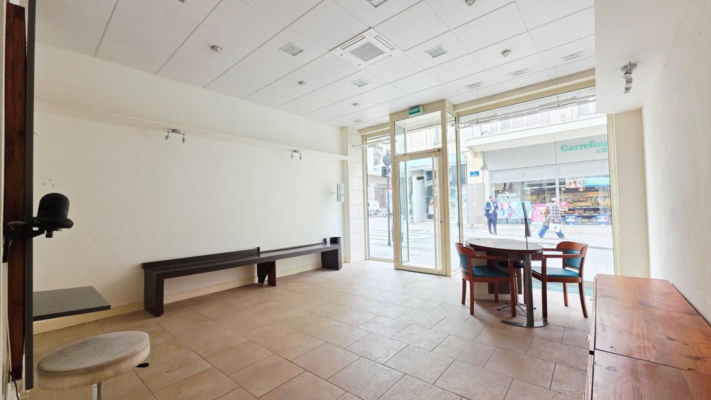 BOURGES BOURGES CENTRE MURS COMMERCIAUX 57M² 2