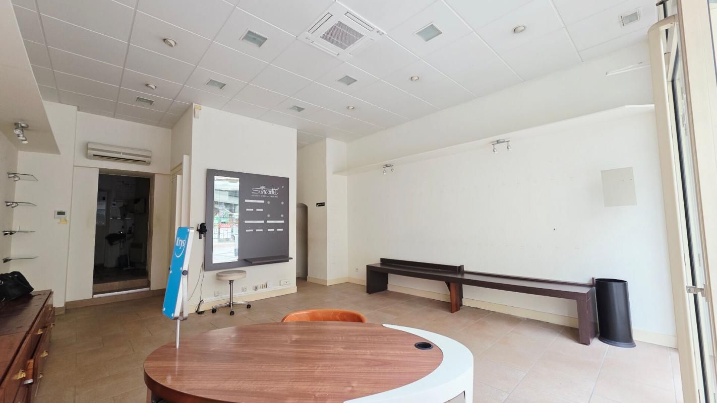 BOURGES BOURGES CENTRE MURS COMMERCIAUX 57M² 3