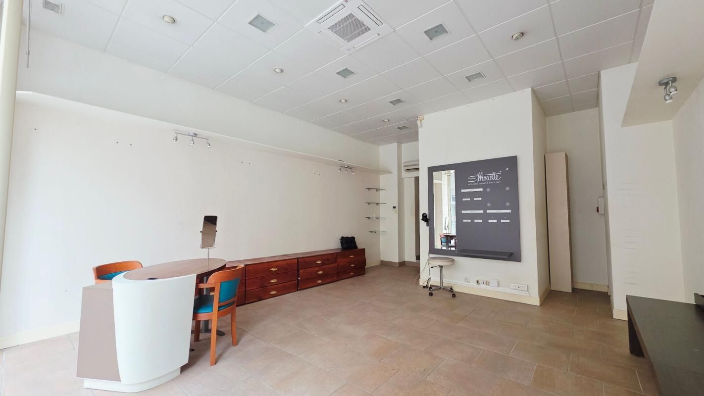 BOURGES BOURGES CENTRE MURS COMMERCIAUX 57M² 4