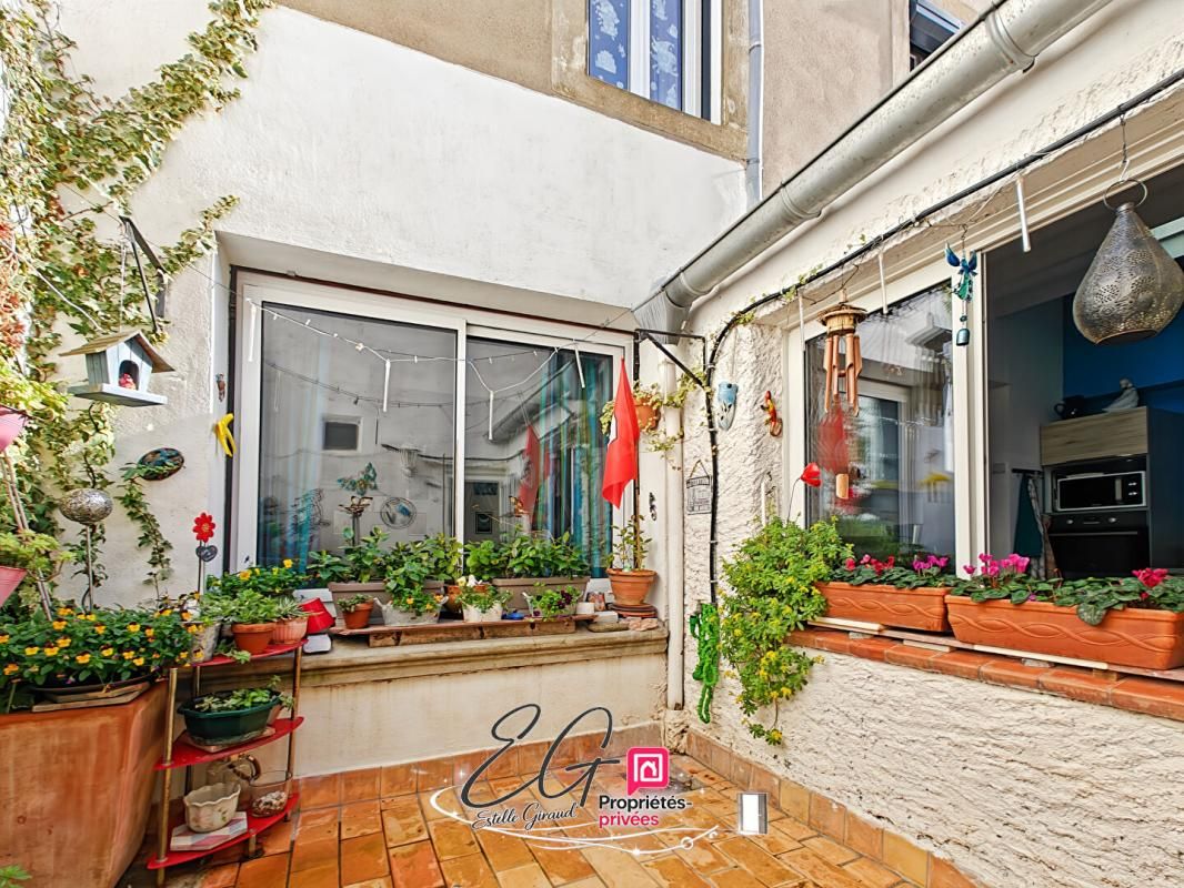 CAUNES-MINERVOIS Maison de caractère 1900, carreaux de ciment, tomettes, cheminées en marbre, cour et garage : Caunes-Minervois 2