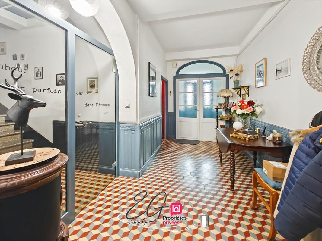 CAUNES-MINERVOIS Maison de caractère 1900, carreaux de ciment, tomettes, cheminées en marbre, cour et garage : Caunes-Minervois 3