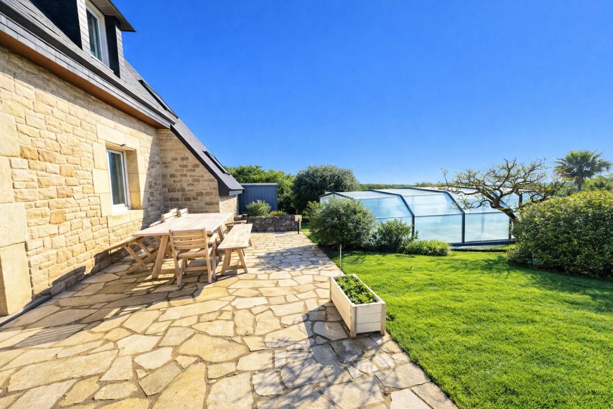 CLEGUER Maison de charme en pierres de 149 m2, Piscine chauffée, À 3 min de Plouay, 15 min de Lorient, Agglomération de Lorient, 25 min du littoral 2