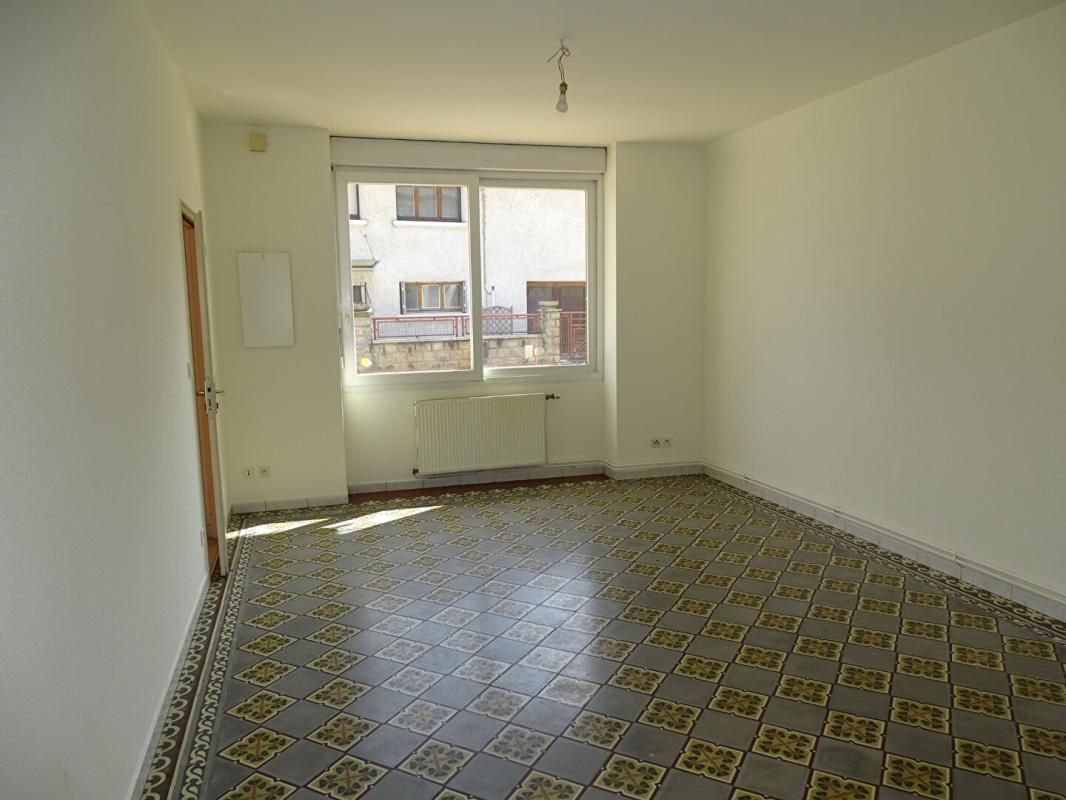 CLAIRVAUX-LES-LACS Immeuble comprenant 4 appartements + caves, jardin et parkings 4