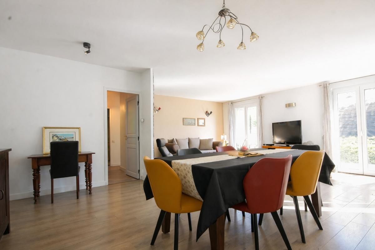 BOUC-BEL-AIR Bouc Bel Air  Maison de plain-pied  5 pièces  110 m²  Piscine  Au calme 4