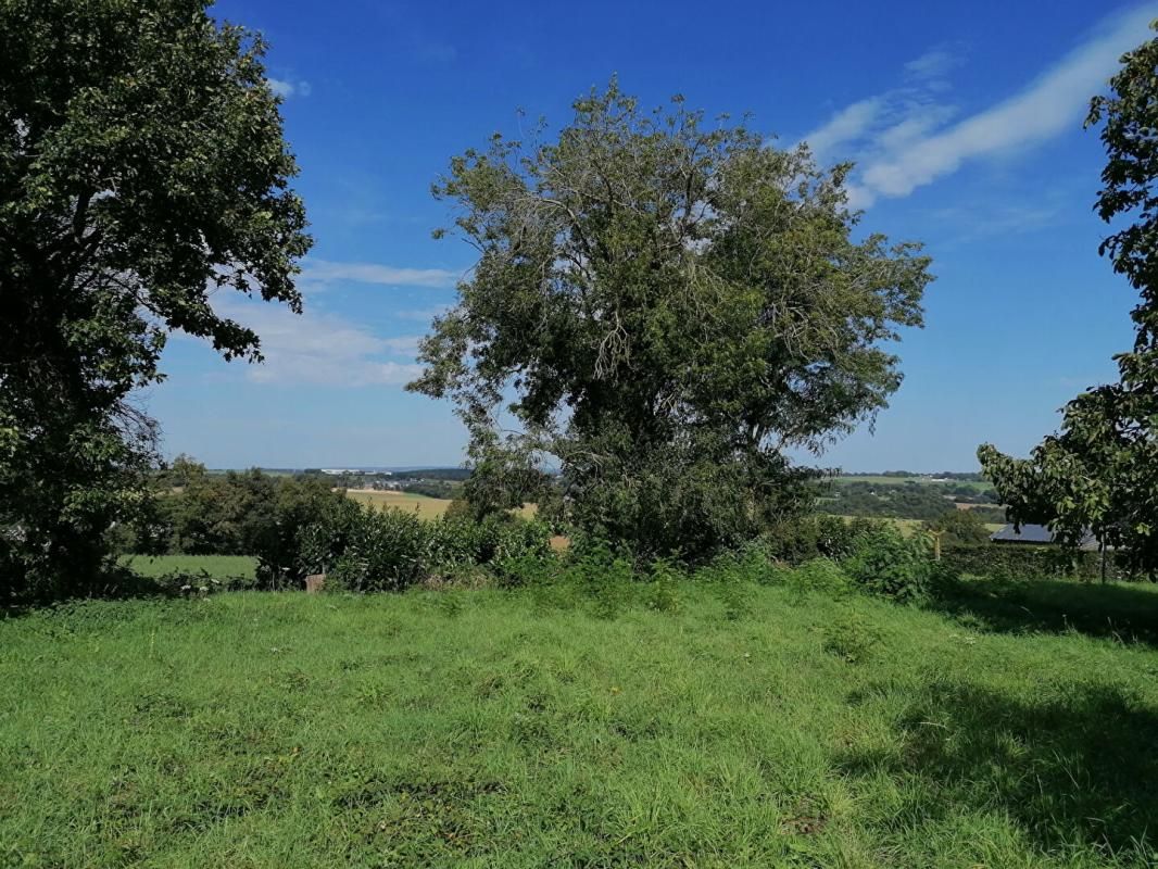 Terrain constructible de 800 m² ? Centre de Caro