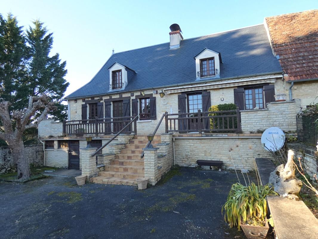 HAUTEFORT Maison 120 m2 / 4 chambres / sous-sol / cour / terrain 1500m² 1
