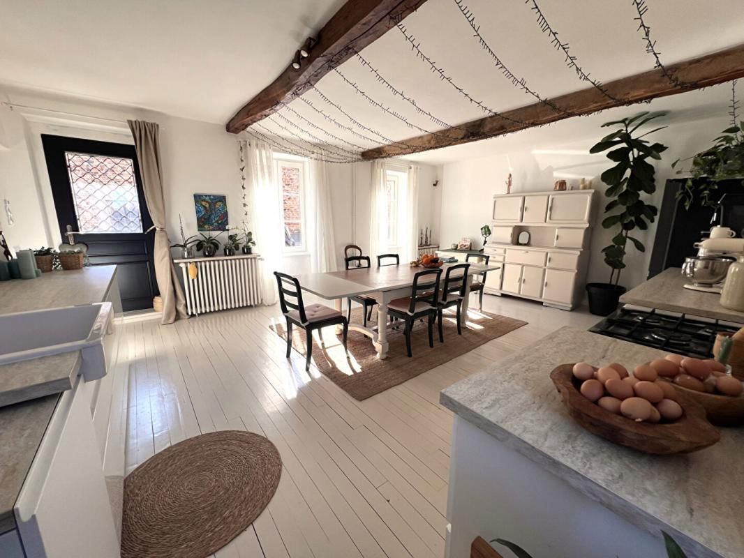 THIZY THIZY -LES-BOURGS. Maison ancienne rénovée 6 pièces 162m2 + 305m2 de dépendances + jardin 3