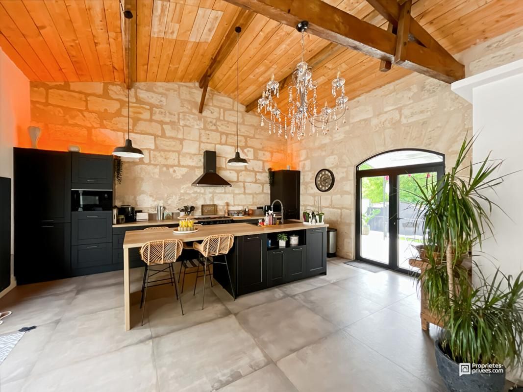 CAMBES Prestations haut de gamme pour cette demeure en pierre à Cambes 3