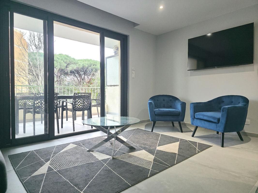 CAVALAIRE-SUR-MER APPARTEMENT 70M2 EN T3 À Cavalaire-sur-Mer Charmant T3 entièrement rénové avec terrasse, piscine et parking 2