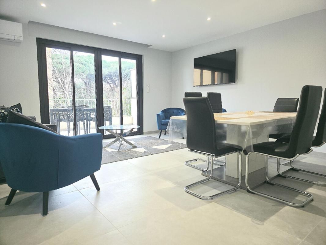 CAVALAIRE-SUR-MER APPARTEMENT 70M2 EN T3 À Cavalaire-sur-Mer Charmant T3 entièrement rénové avec terrasse, piscine et parking 3