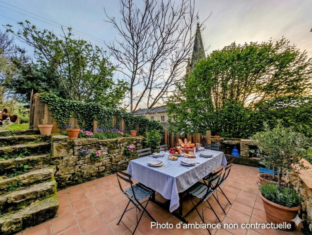 COUZE-ET-SAINT-FRONT Ancien presbytère 6 chambres 140 m2 terrain 2338 m2 3