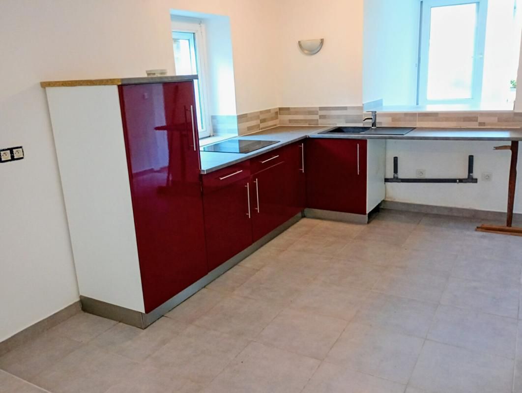 PELLOUAILLES-LES-VIGNES Maison Pellouailles Les Vignes 53 m2 +40m² aménageable 3