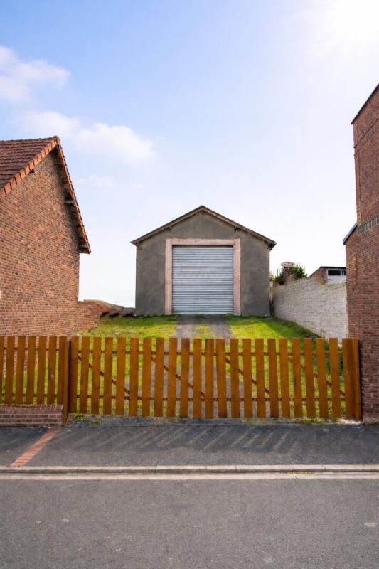 LA FERE Terrain Charmes 653 m2 + bâtiment 1