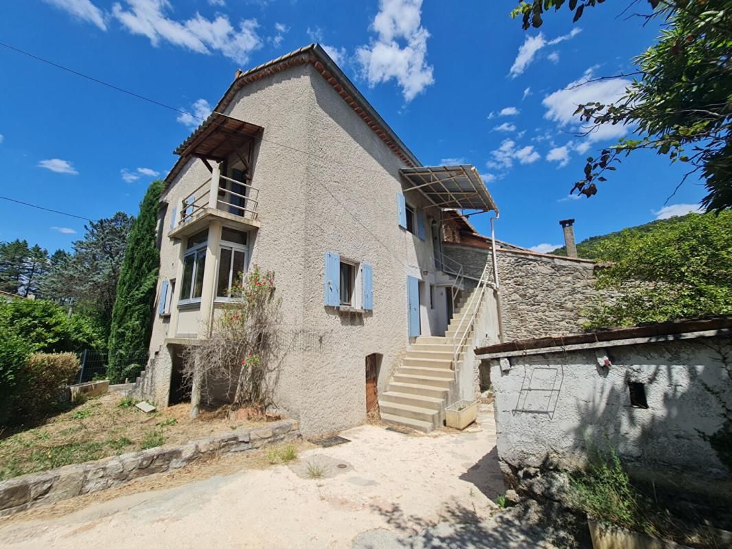 Mas en pierre Cévennes + 9,4 ha terrain - source - panneaux solaires - dépendance